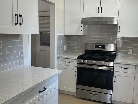 4th image of 2745 Byron St #2743