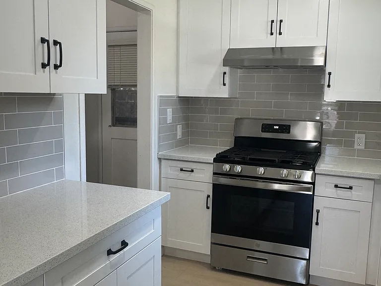 2745 Byron St #2745 — Photo 5