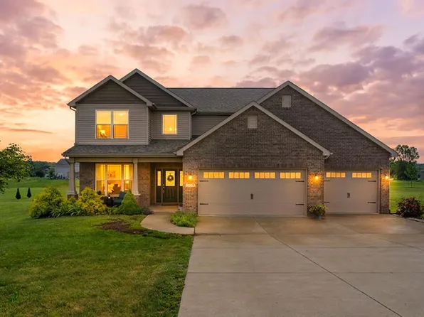 3293 Charlais Cir, Delphi, IN 46923