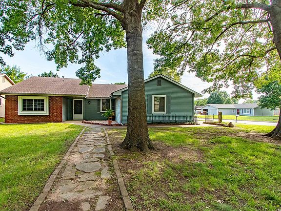 3rd image of 2475 Brookside Dr