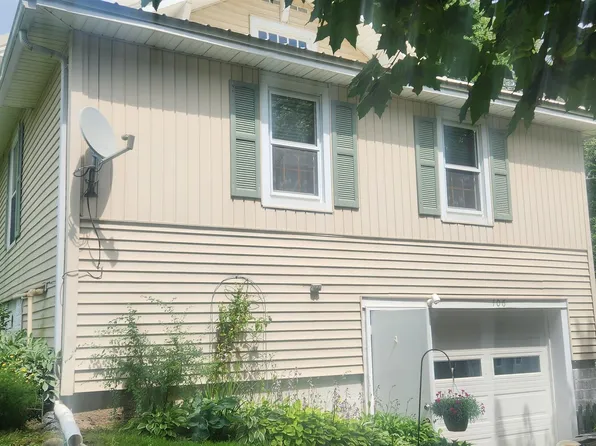 106 2nd St NE, Elkader, IA 52043