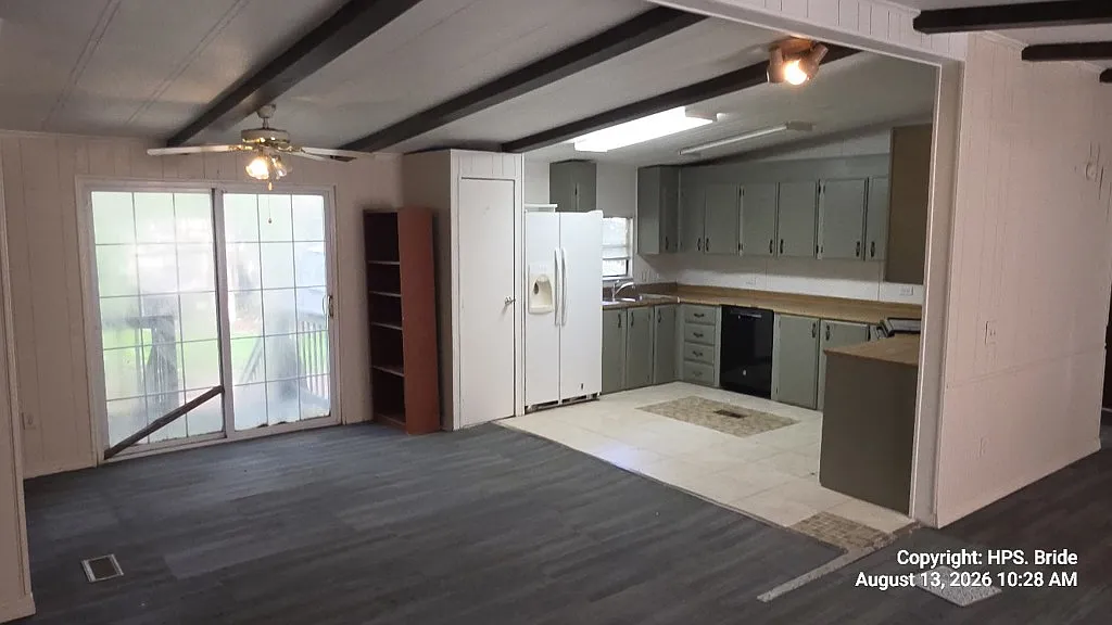 Spacious 3BR Manufactured Home with Central A/C right off Archer Road and 1 mile from I-75. — Photo 1
