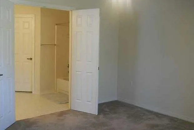 624 Eastwood Cir — Photo 24