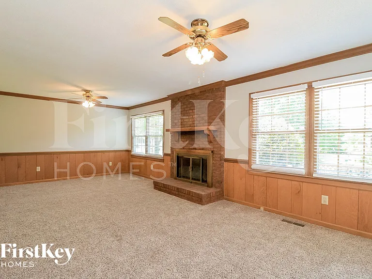 2105 Mirus Ct — Photo 3