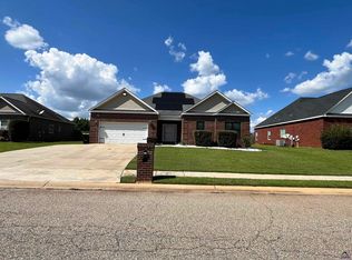 416 Hunts Landing Dr, Kathleen, GA 31047