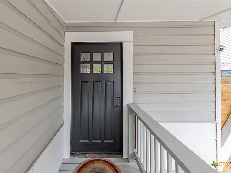 2404 Oak Crest Ave — Photo 3