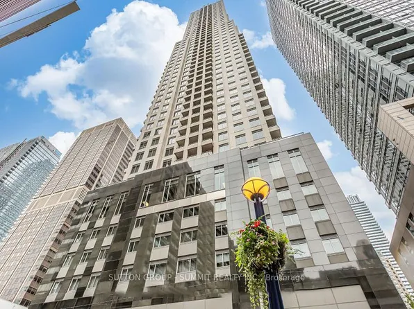 35 Balmuto St #1402, Toronto, ON M4Y 0A3