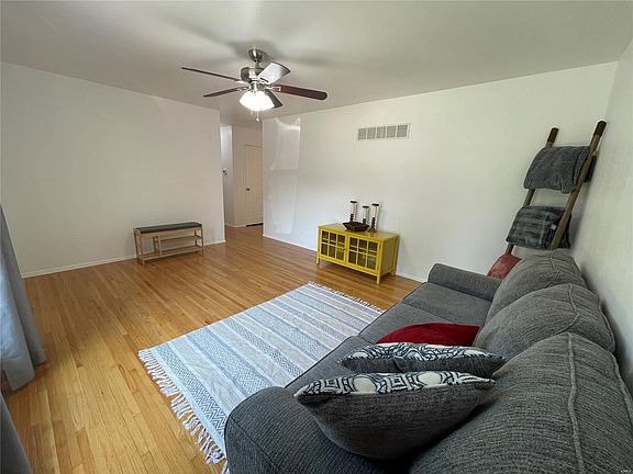 4th image of 2 Ronda Dr