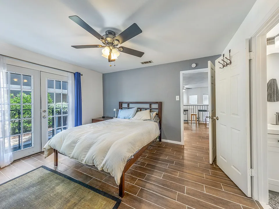 1500 Woodlawn Blvd #4