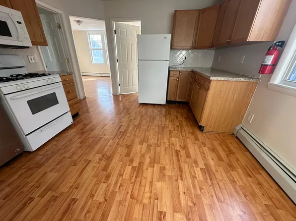 7 Story Court image 2 of 10