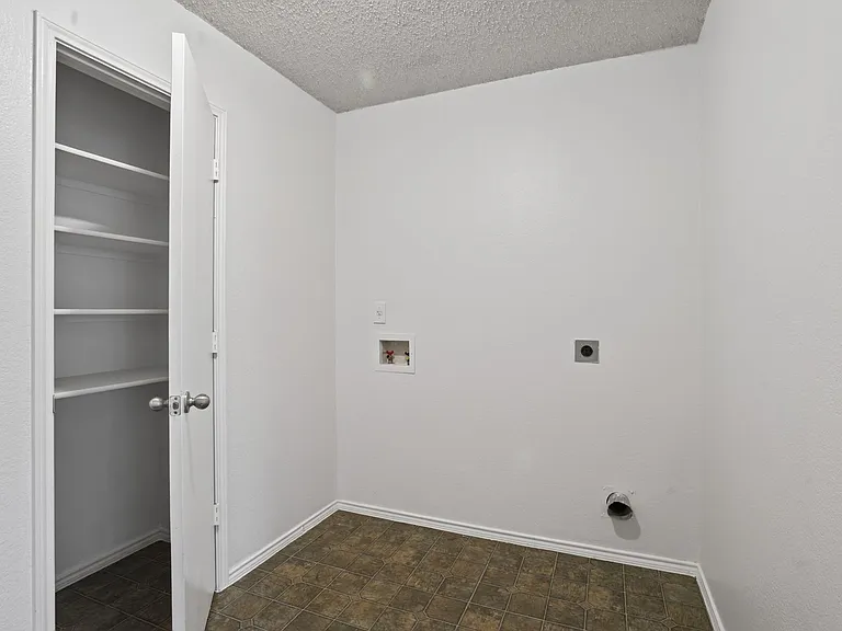 1665 Princess Ln — Photo 16