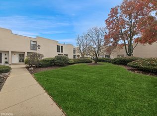 17 Maple Tree Ct, Elmhurst, IL 60126