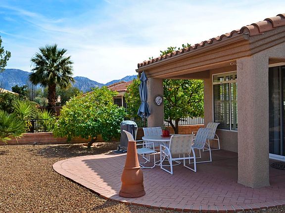 3rd image of 1043 E Desert Glen Dr