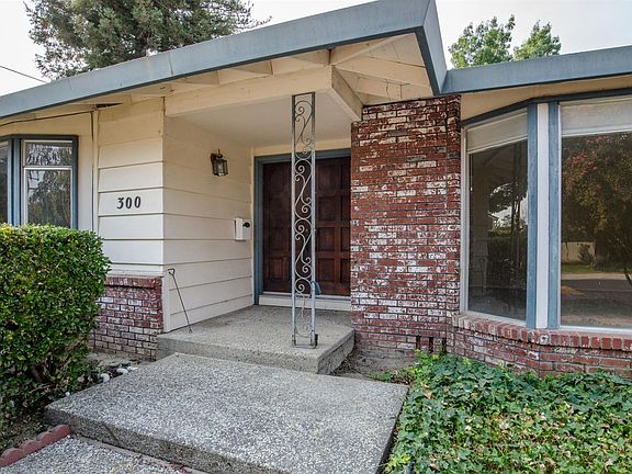 2nd image of 300 Monte Vista Dr