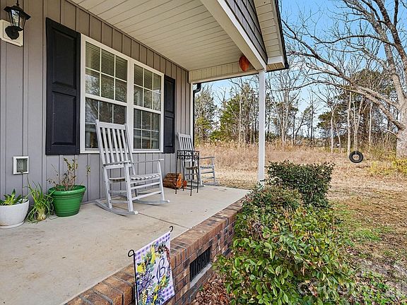 4th image of 2615 Penninger Rd