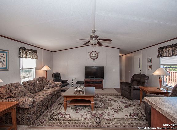 4th image of 1086 Mountain View Dr