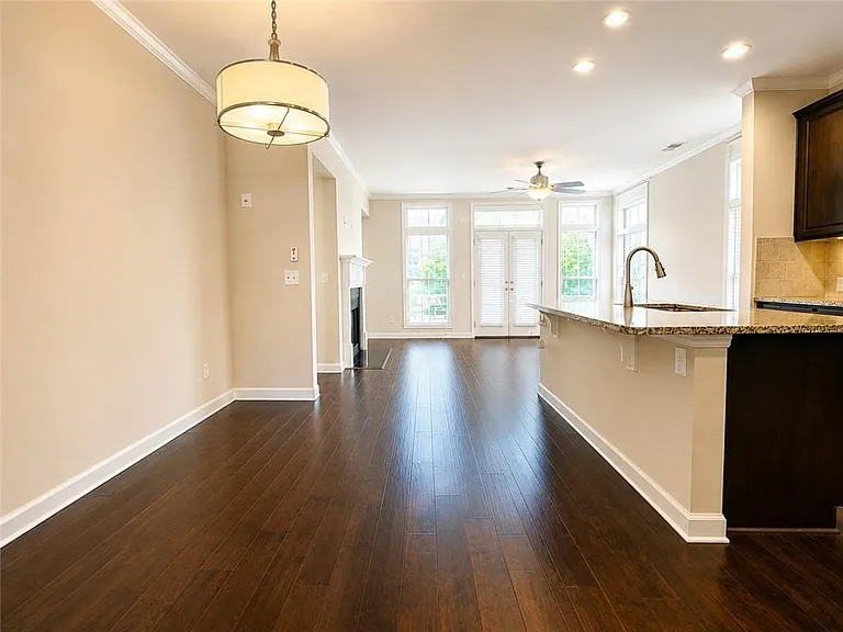 1207 Lavista Cir — Photo 8