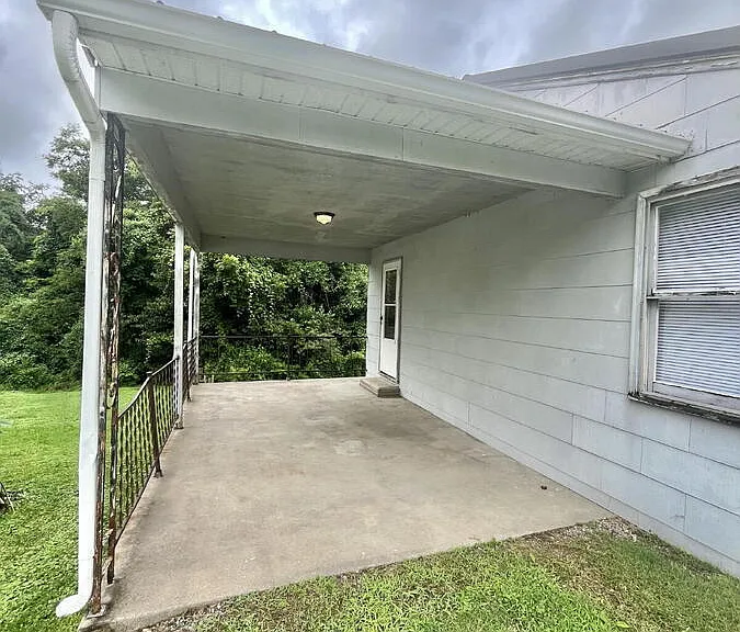 719 N Middle St — Photo 4