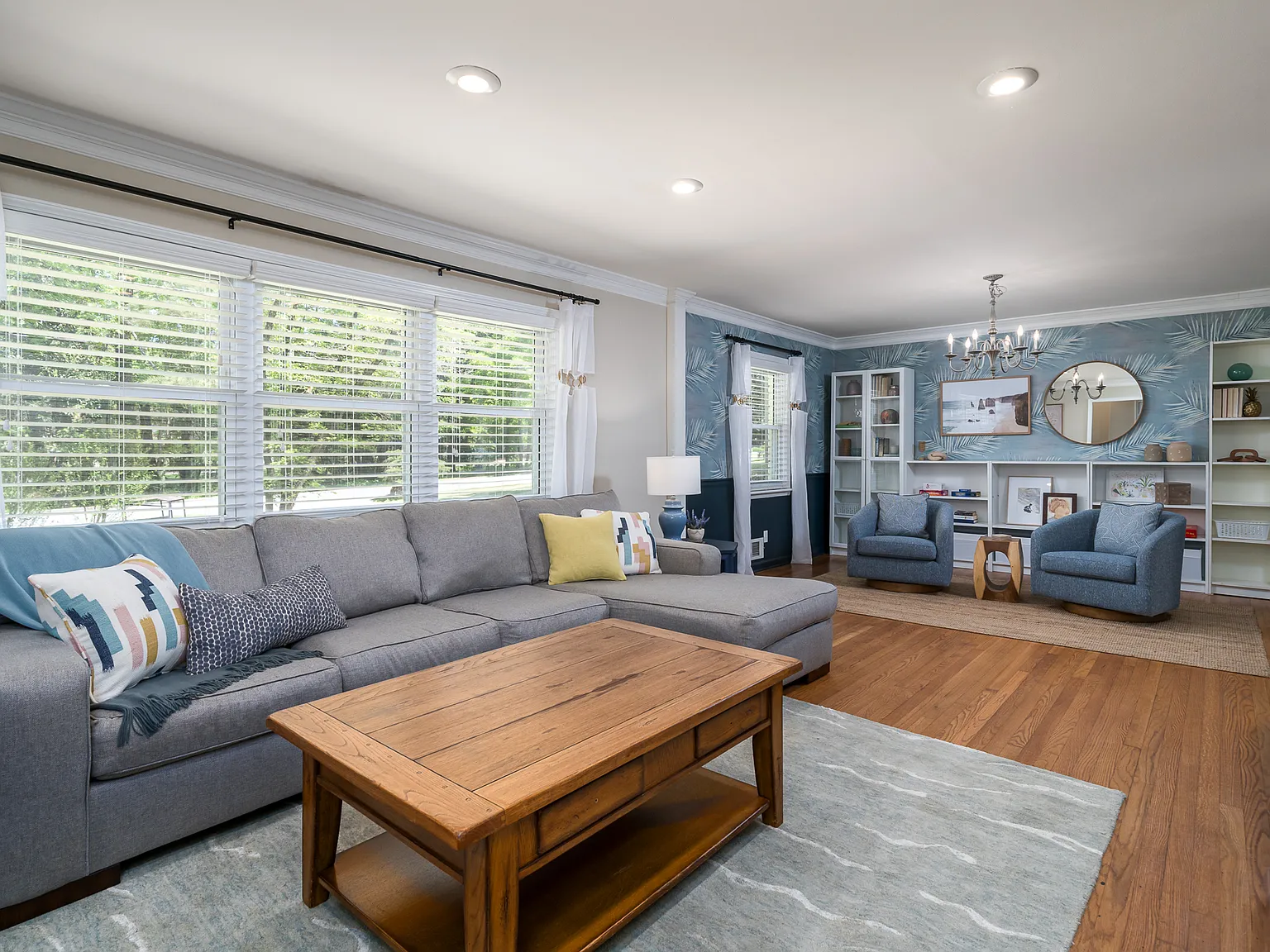 3 bed, 2400 sqft, $3,500 — Photo 3
