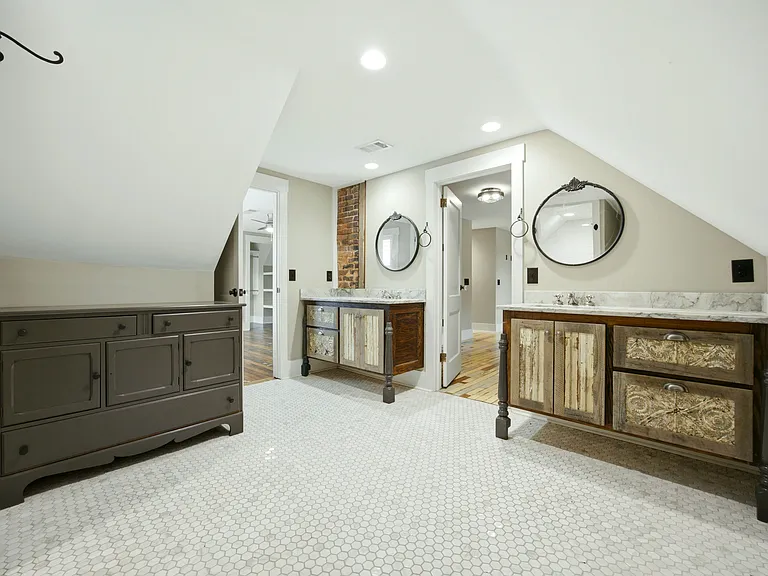 185 W Moreno St — Photo 33