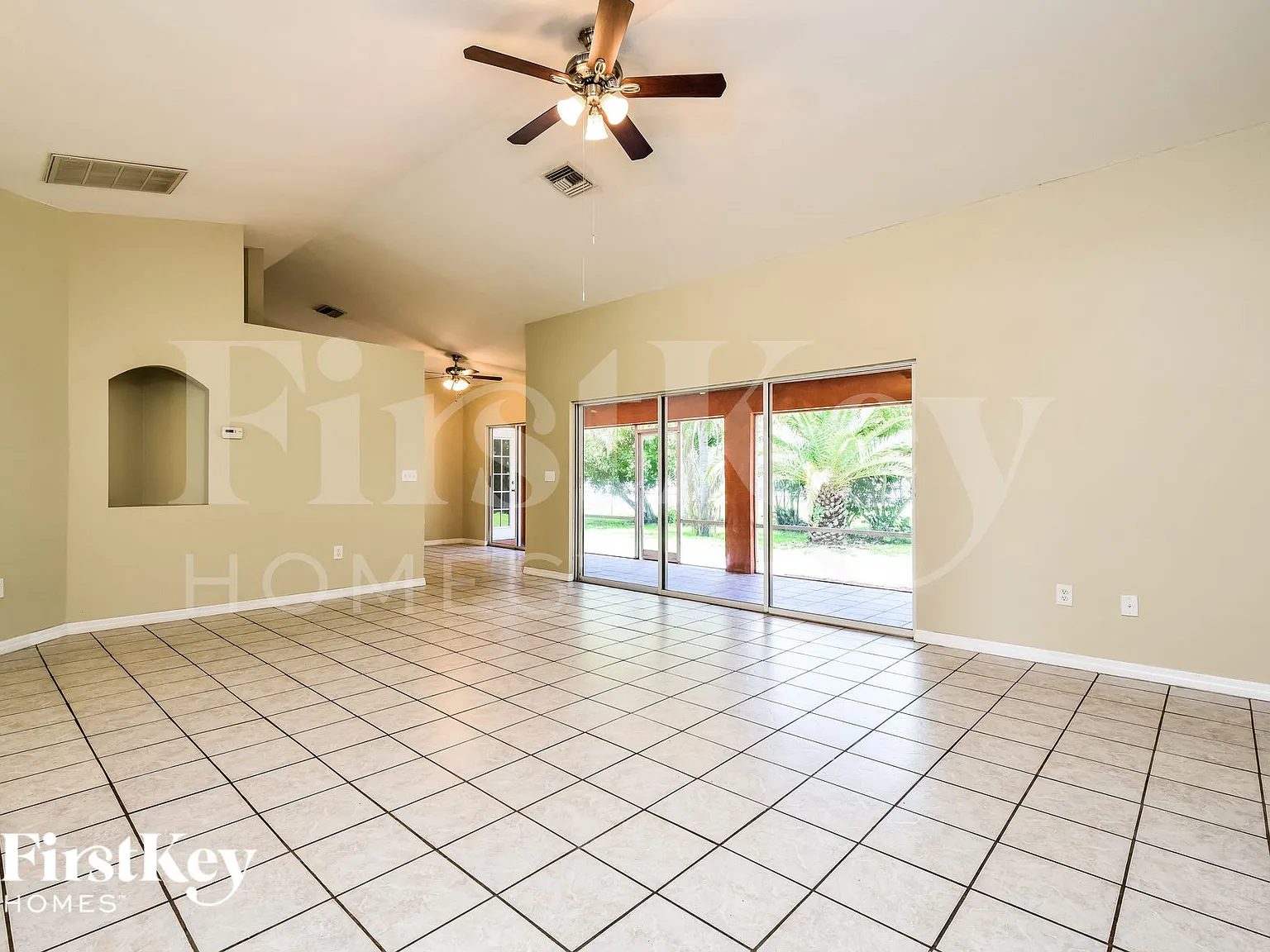 3 bed, 2.0 bath, 1518 sqft, $2,145 — Photo 2