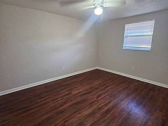3rd image of 5309 Oakwood Ct APT 19