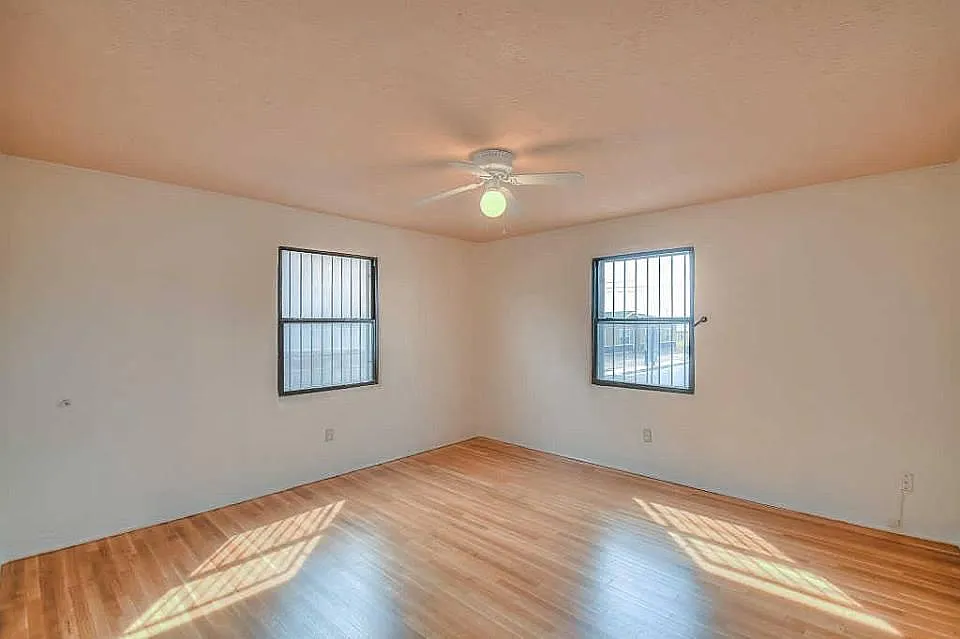 3 bed, 1176 sqft, $2,200 — Photo 3