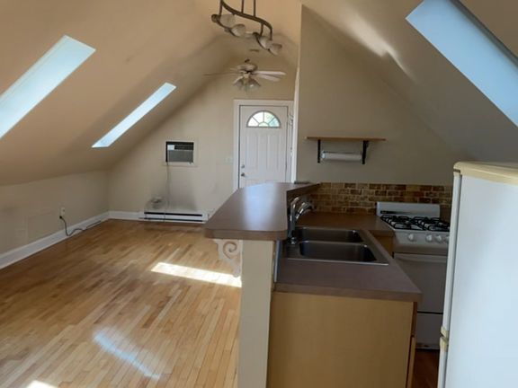 3rd image of 1837 W Dickens Ave APT 2F