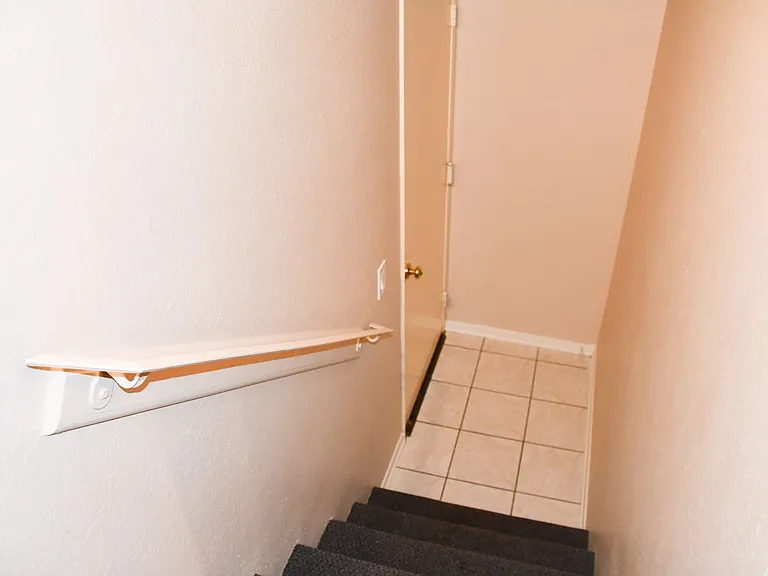 2337 Skyline Dr — Photo 33
