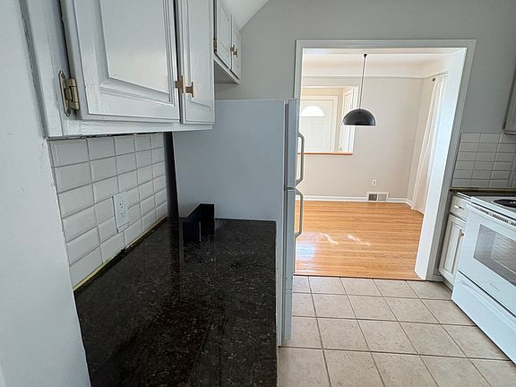 5th image of 24544 Woodcroft Dr