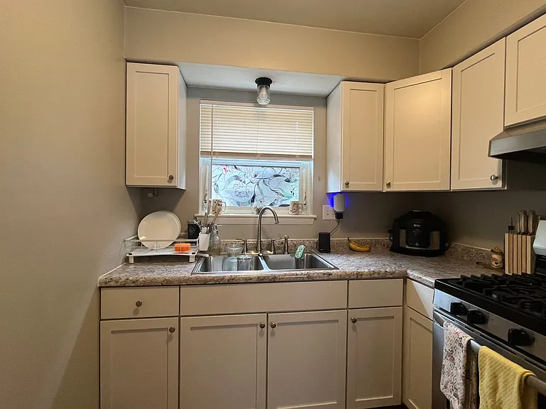 2705 N Oakland Ave — Photo 15