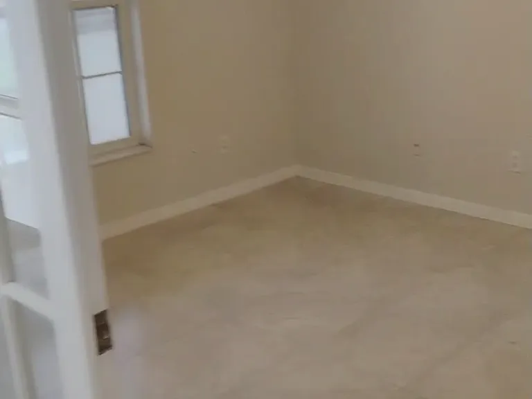 215 Portia St — Photo 8