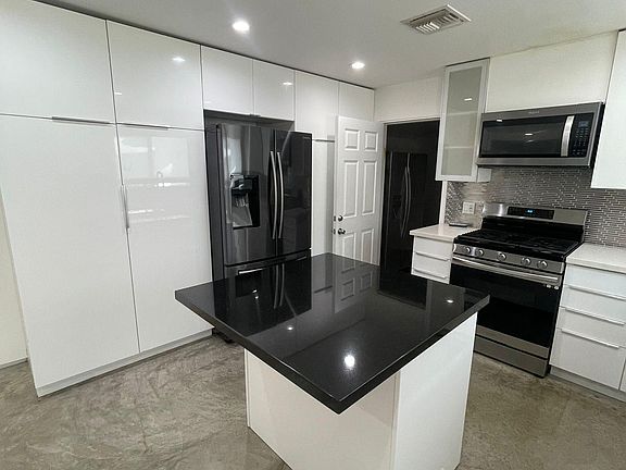 4th image of 22759 Cavalier St