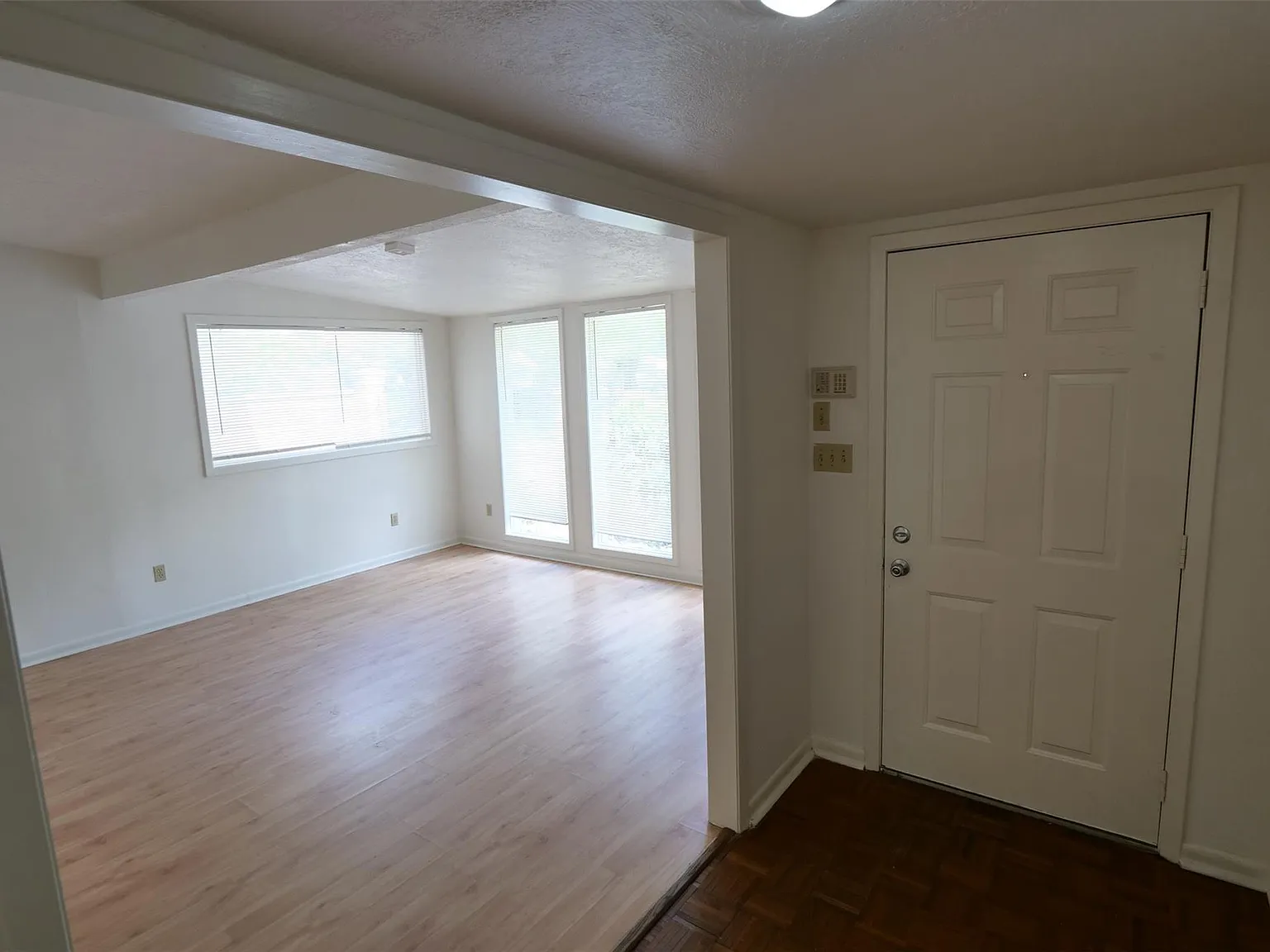 5 bed, 4.0 bath, 2968 sqft, $2,200 — Photo 3