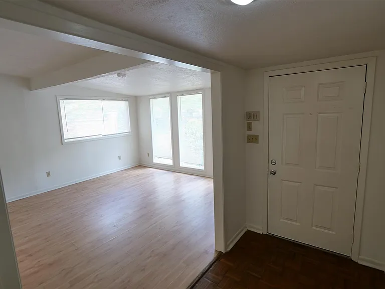 5231 Beechnut St — Photo 3