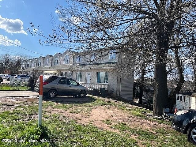 2nd image of 315 Narrows Rd N