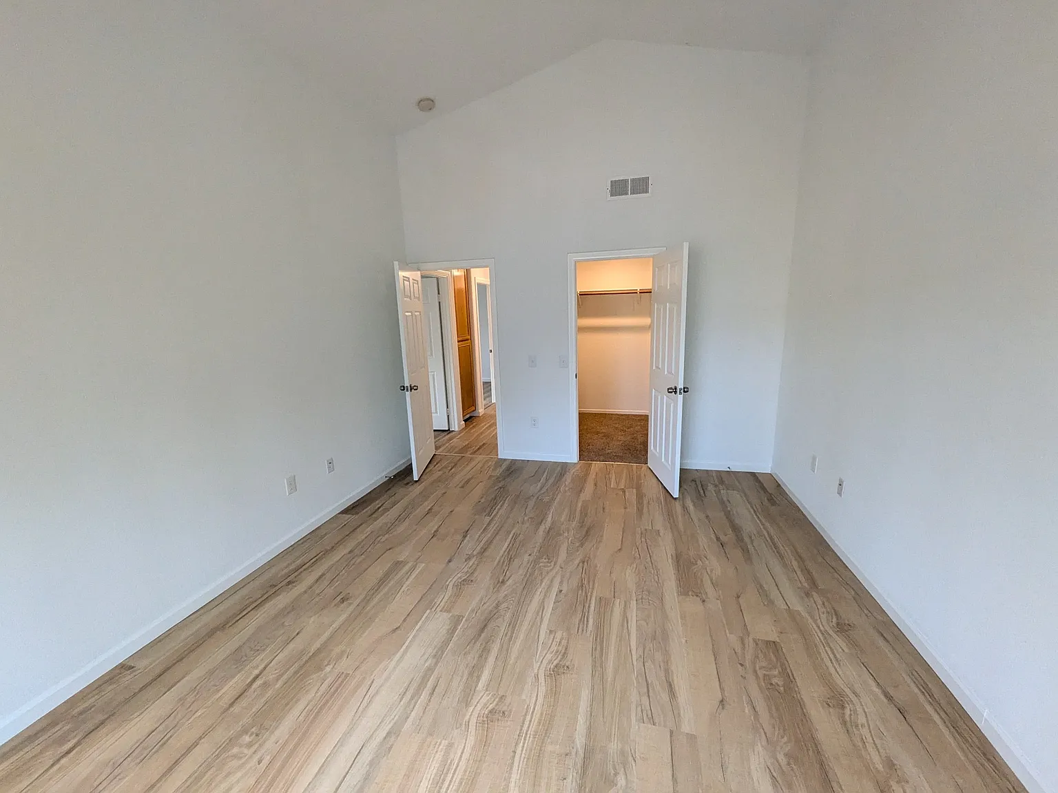 583 Hildale Cir — Photo 2
