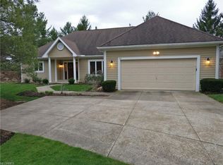 251 Lake Pointe Dr, Akron, OH 44333