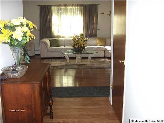2nd image of 16 Kinkora Ct E