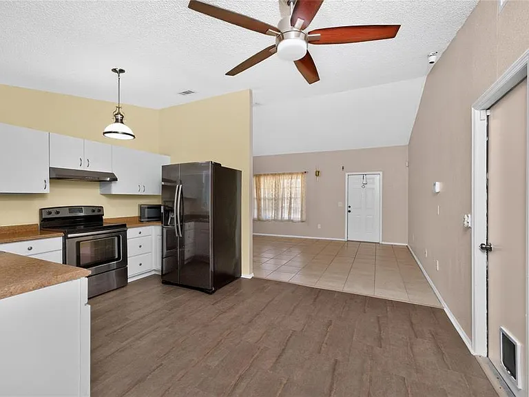 18407 Avon Ave — Photo 15