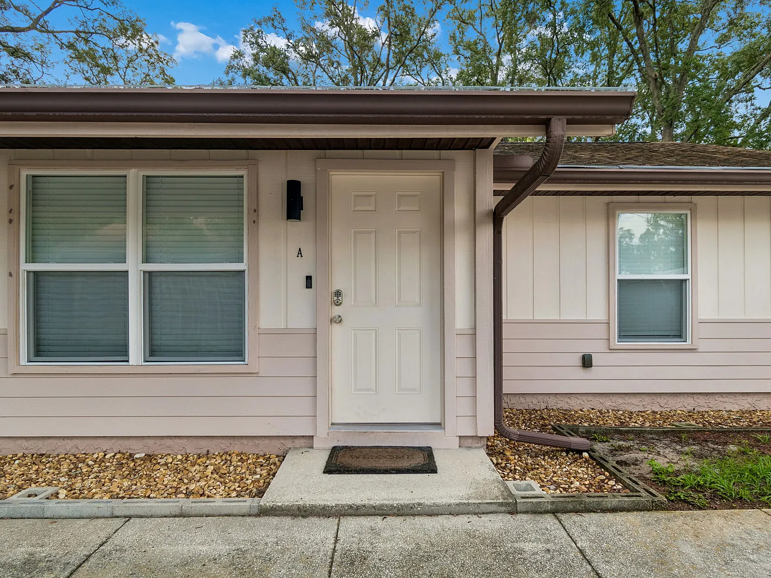 2 bed, 1100 sqft, $1,850 — Photo 2