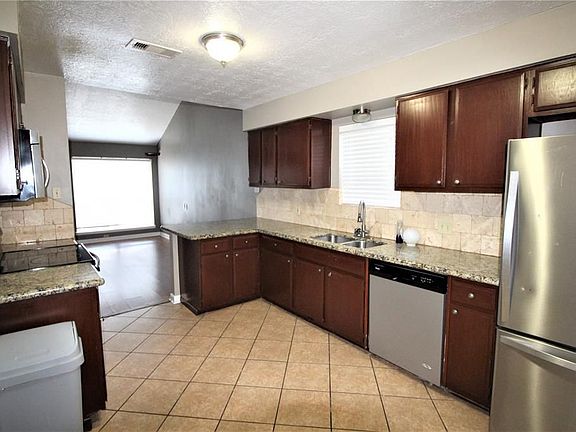 4th image of 3106 Heritage Green Dr