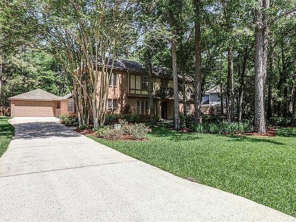 Look at the mature trees.. highly coveted in The Woodlands.