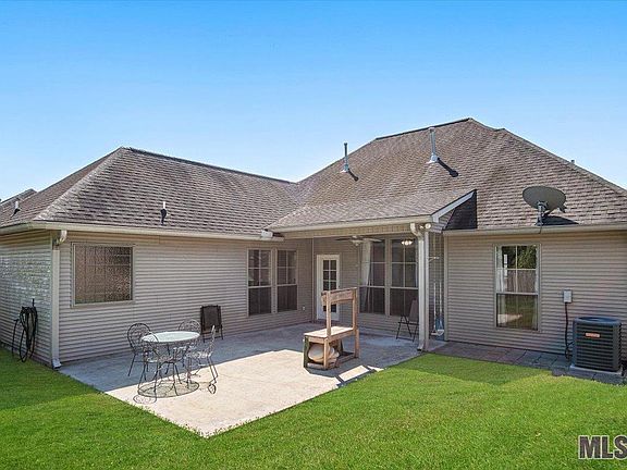 3rd image of 41066 Garden Ct