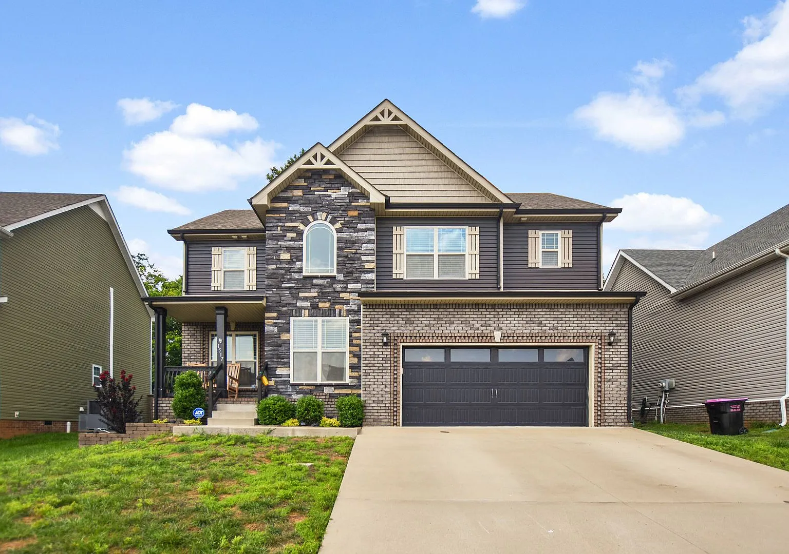 Pet Friendly Four Bedroom! — Photo 1