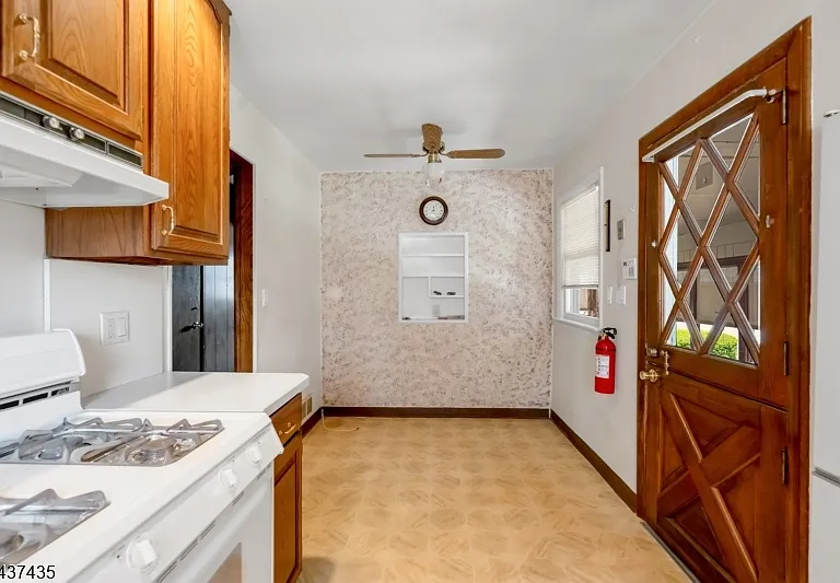 203 Charlton Ave — Photo 10