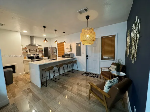 207 SW 11th St, Fort Lauderdale, FL 33315