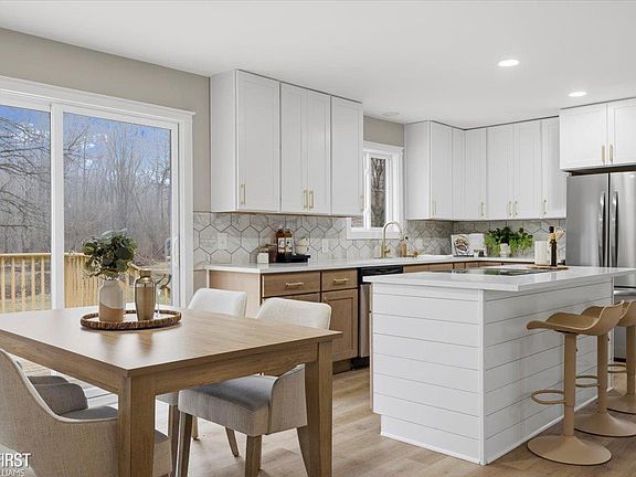 3rd image of 3755 Dartmouth Rd