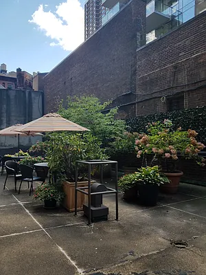 Sold by Akam Sales and Brokerage | media 8