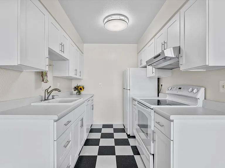 1156 Alki Ave SW — Photo 10